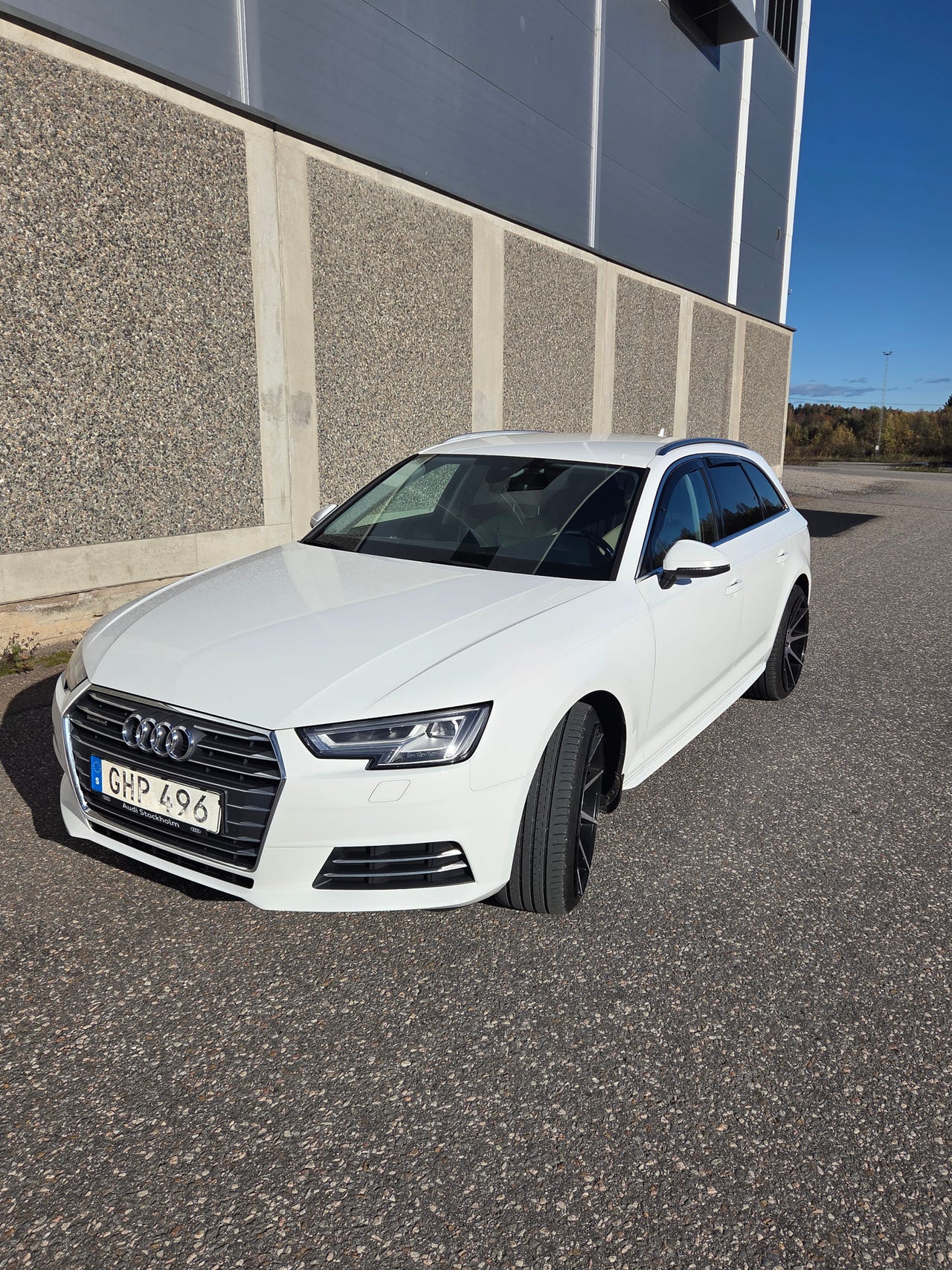 Audi A4 2018 – bild 1 av 7