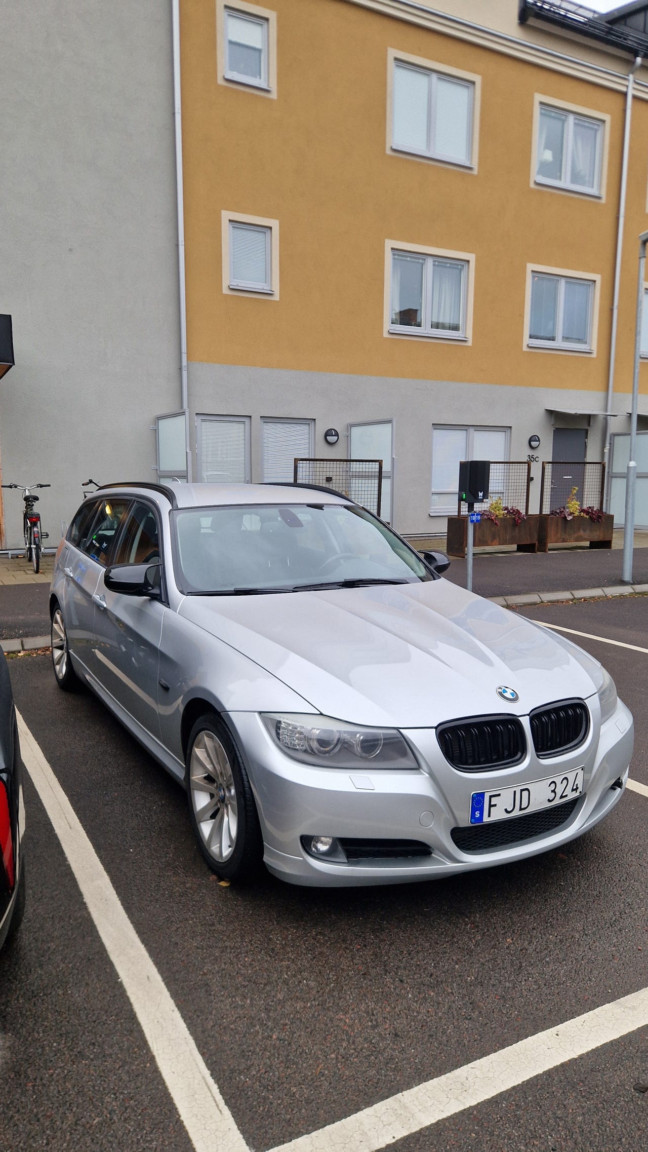 BMW 320d 2012 – bild 1 av 12