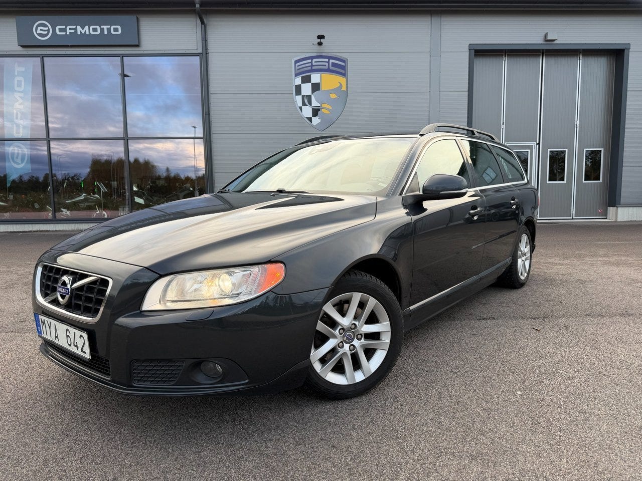 Volvo V70 2013 – bild 1 av 7