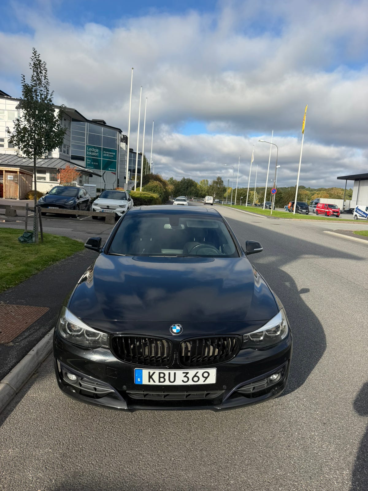 BMW 320d 2019 – bild 1 av 10