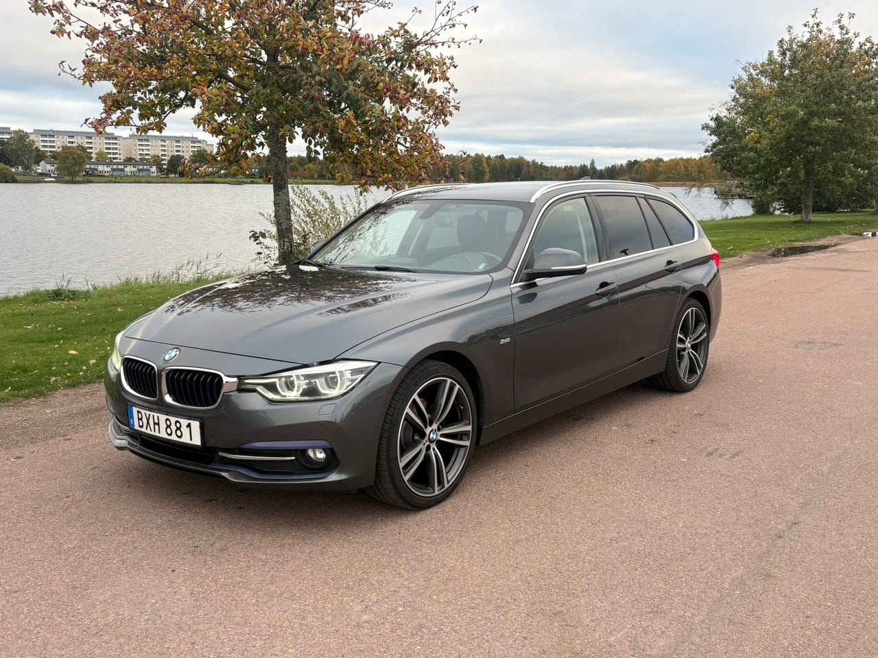 BMW 320d 2016 – bild 1 av 11