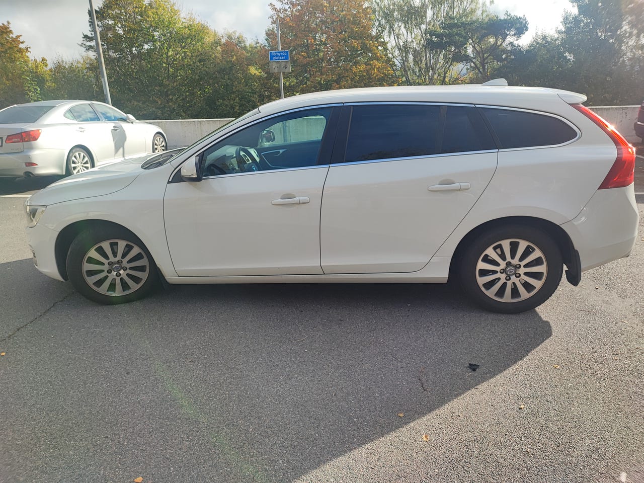 Volvo V60 2015 – bild 1 av 5