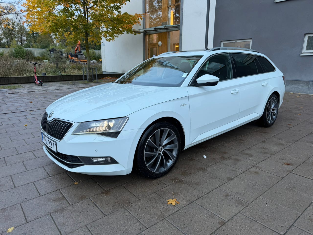 Skoda Superb 2018 – bild 1 av 13
