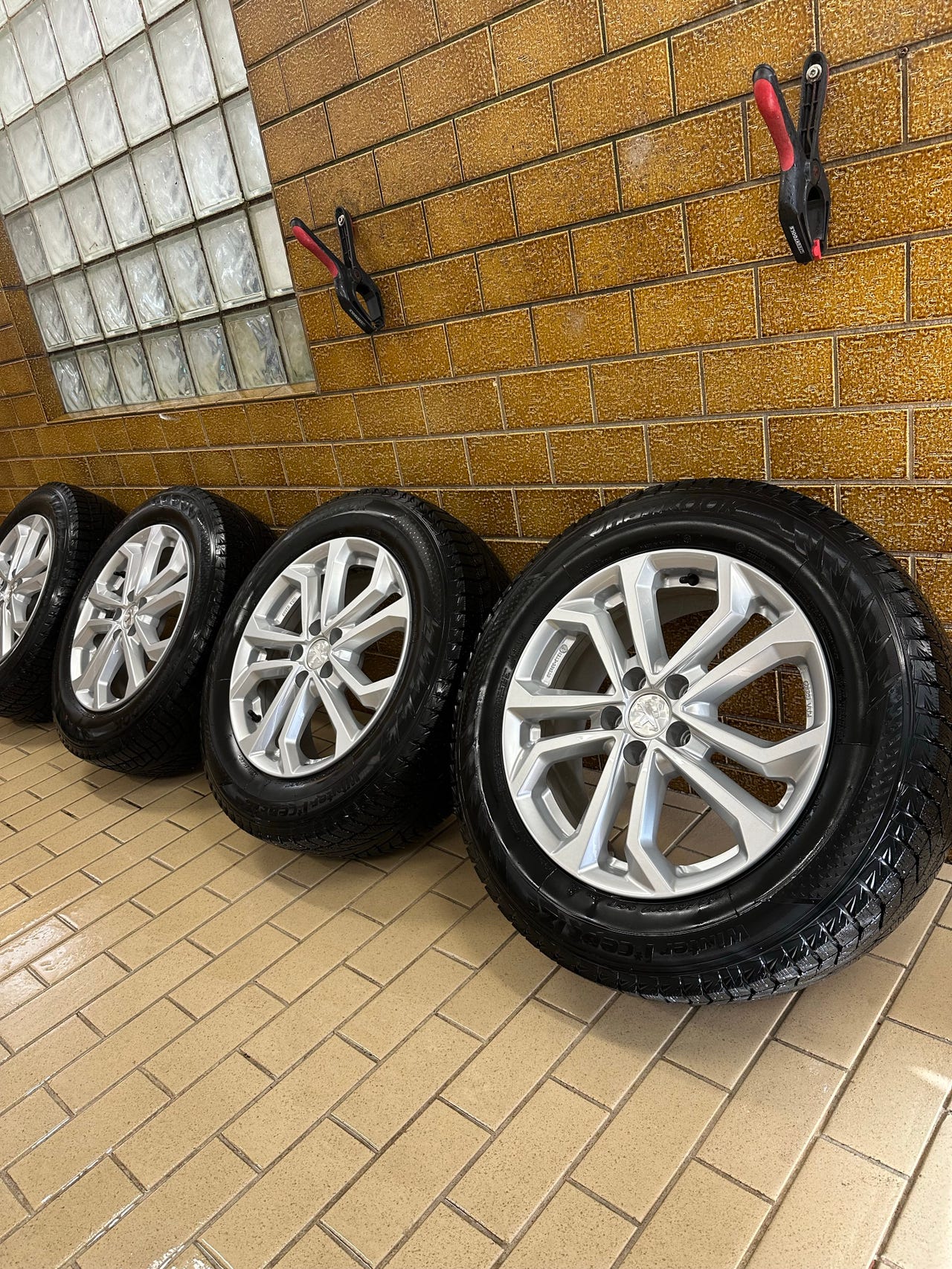 PEUGEOT 5/108 215/65R17 (Vinterdäck Ms) | Blocket