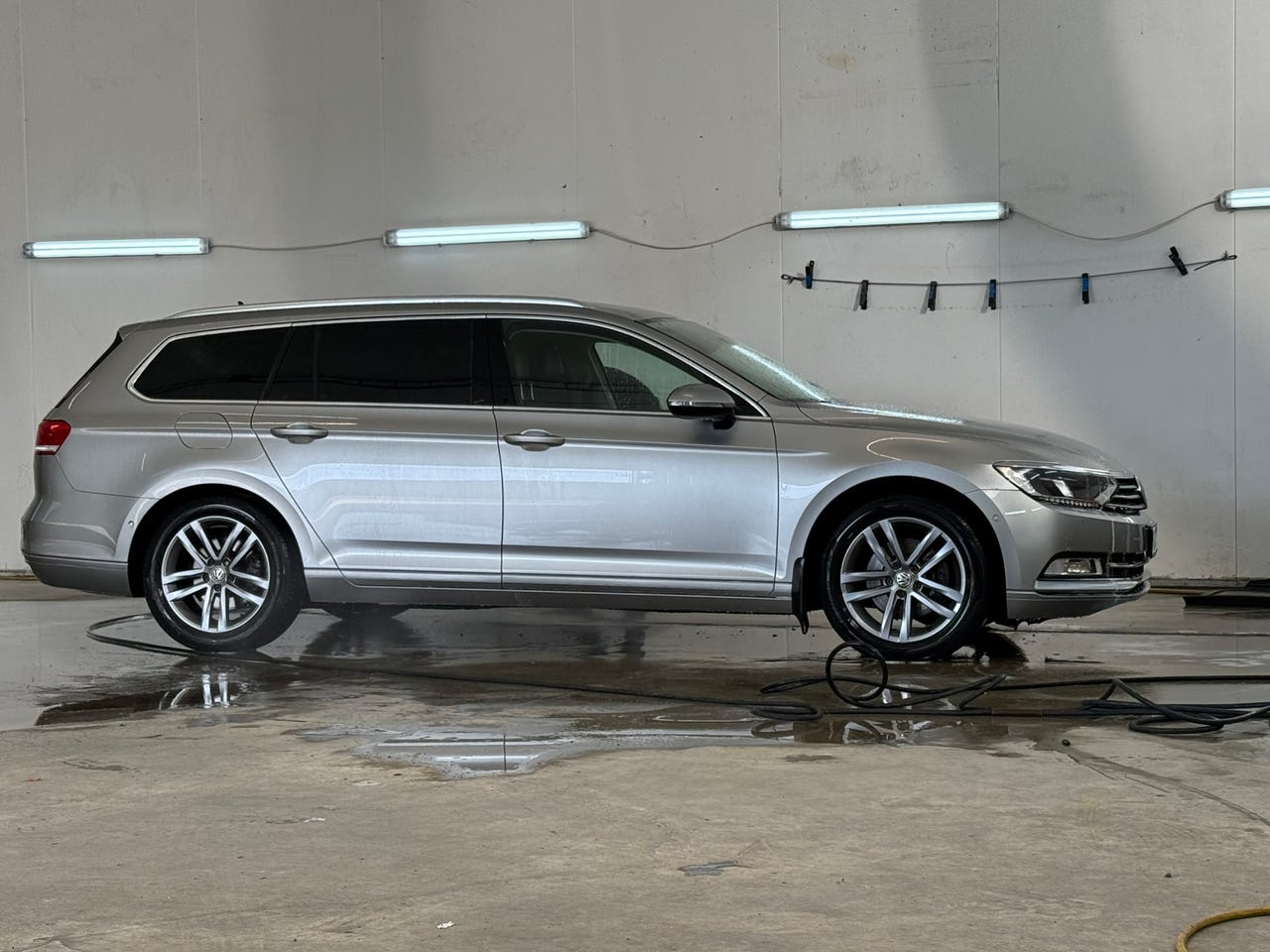 Volkswagen Passat 2015 – bild 1 av 8
