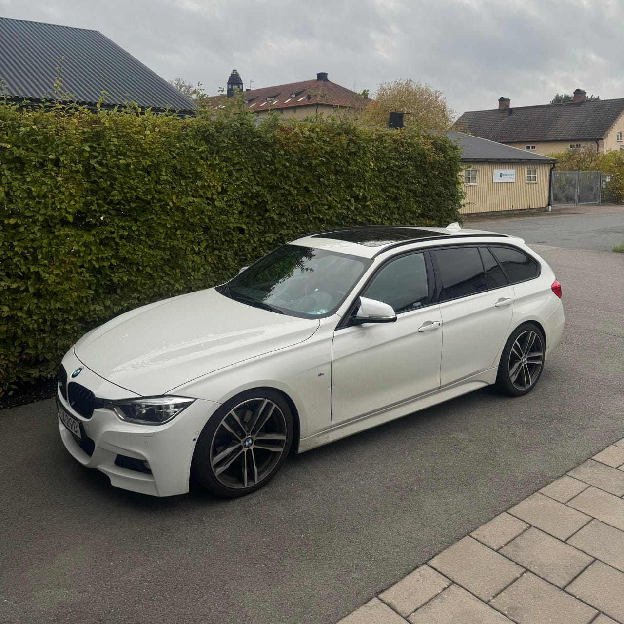 BMW 320d 2019 – bild 1 av 8