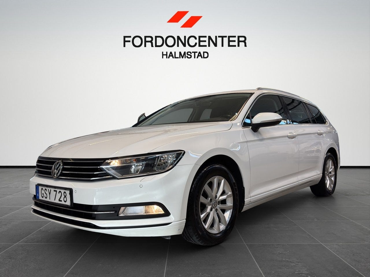 Volkswagen Passat 2016 – bild 1 av 22