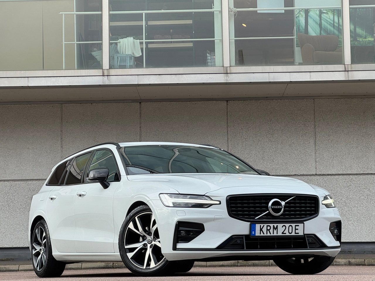 Volvo V60 2020 – bild 1 av 16