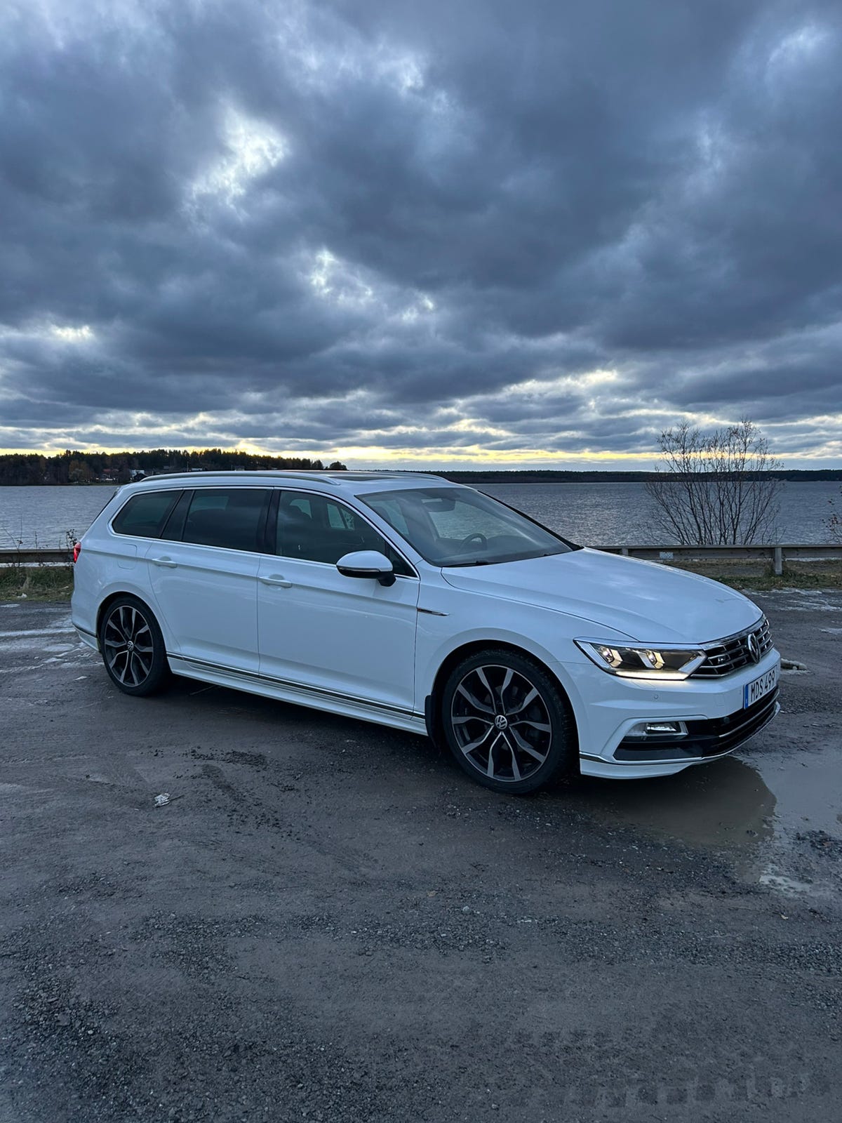 Volkswagen Passat 2016 – bild 1 av 7