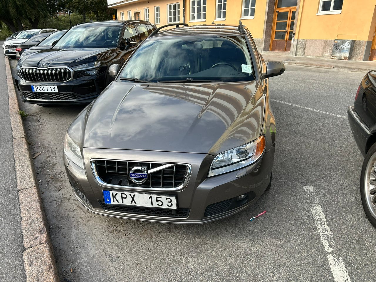 Volvo V70 2011 – bild 1 av 9