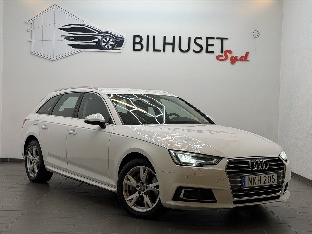Audi A4 2018 – bild 1 av 16