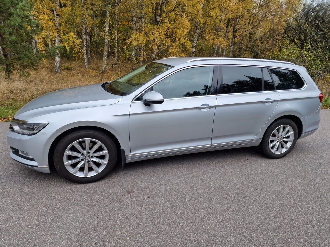 Volkswagen Passat 2016 – bild 1 av 8