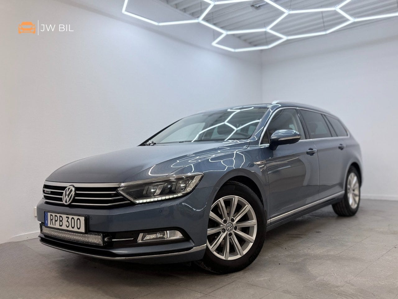 Volkswagen Passat 2016 – bild 1 av 24