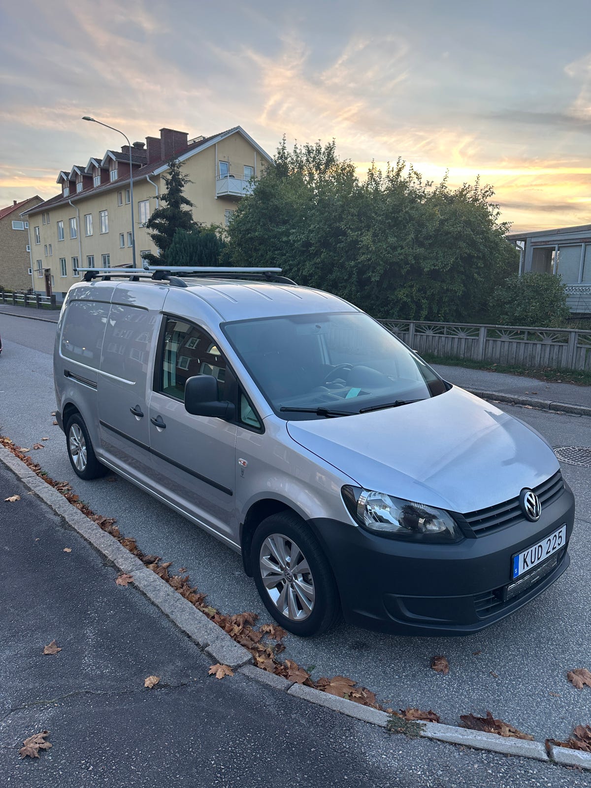 Volkswagen Caddy Maxi 2015 – bild 1 av 6