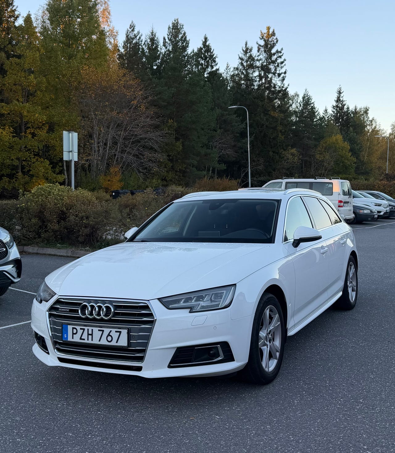Audi A4 2017 – bild 1 av 12