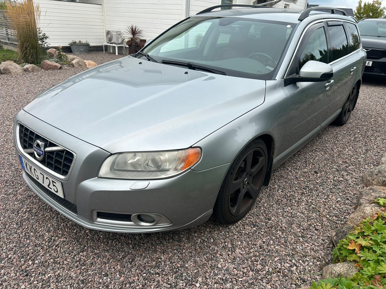 Volvo V70 2010 – bild 1 av 8