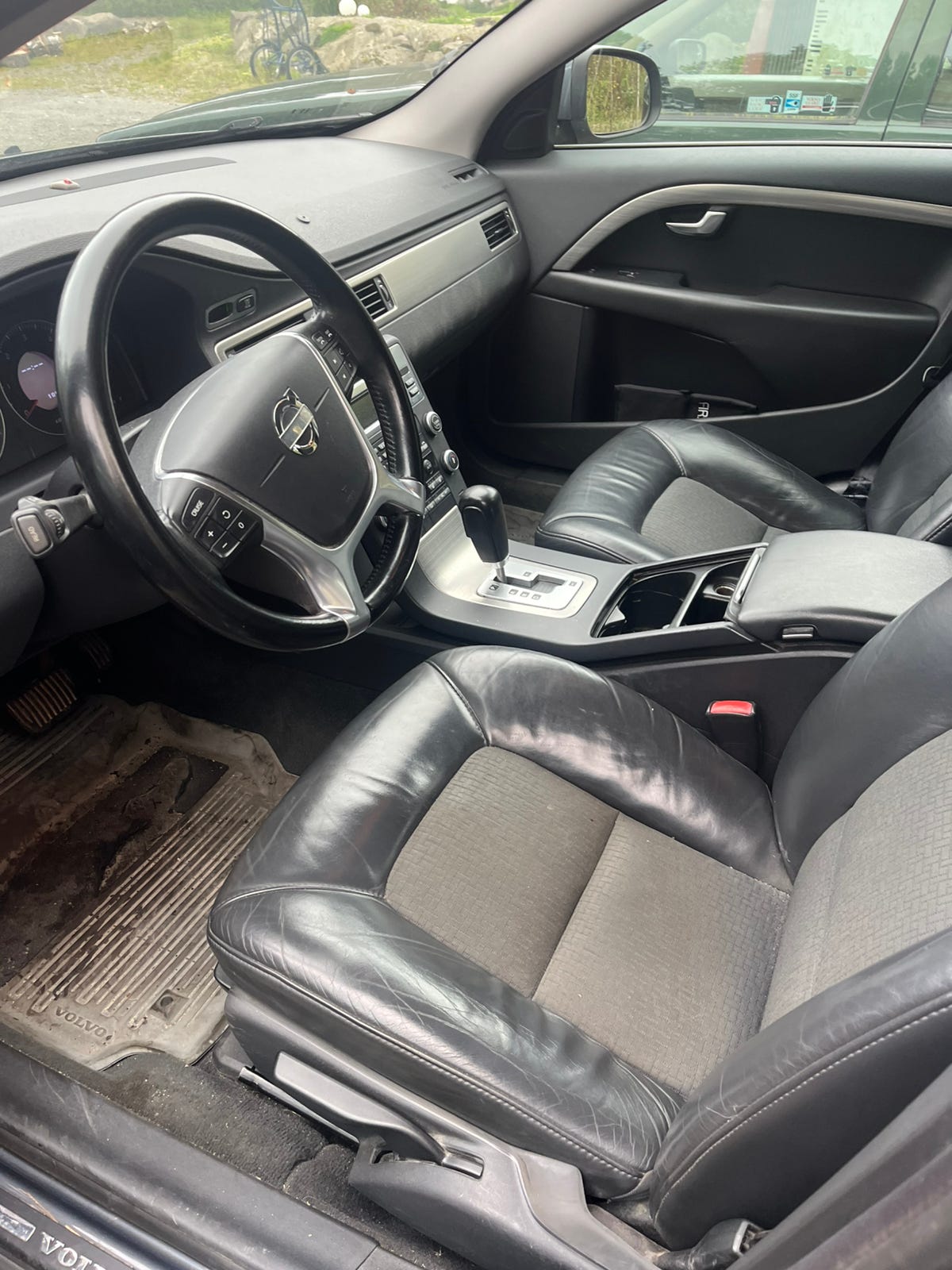Volvo V70 2010 – bild 1 av 2