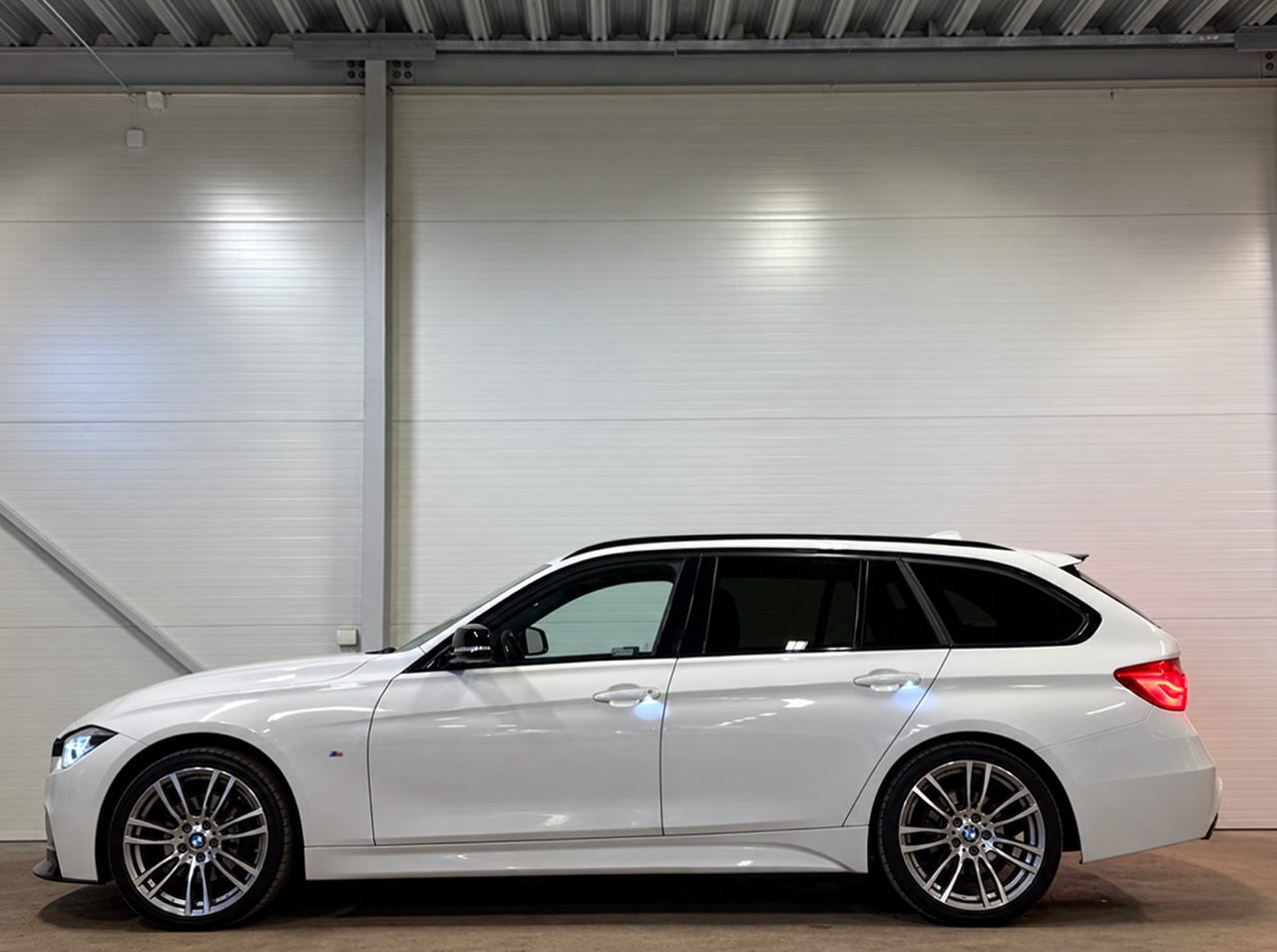 BMW 320d 2017 – bild 1 av 12