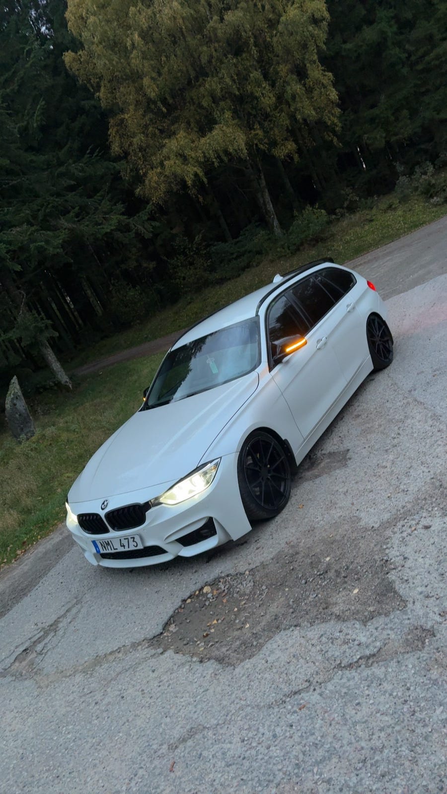 BMW 318d 2014 – bild 1 av 6
