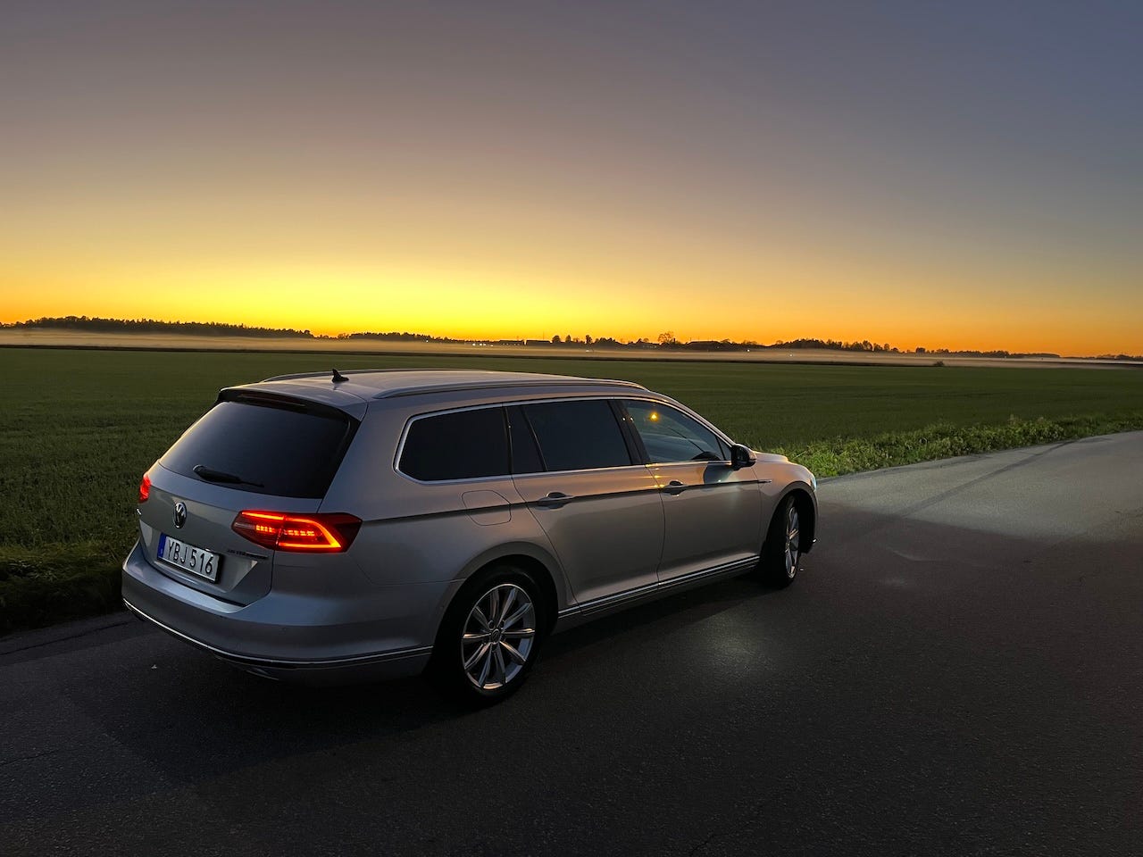 Volkswagen Passat 2016 – bild 1 av 24