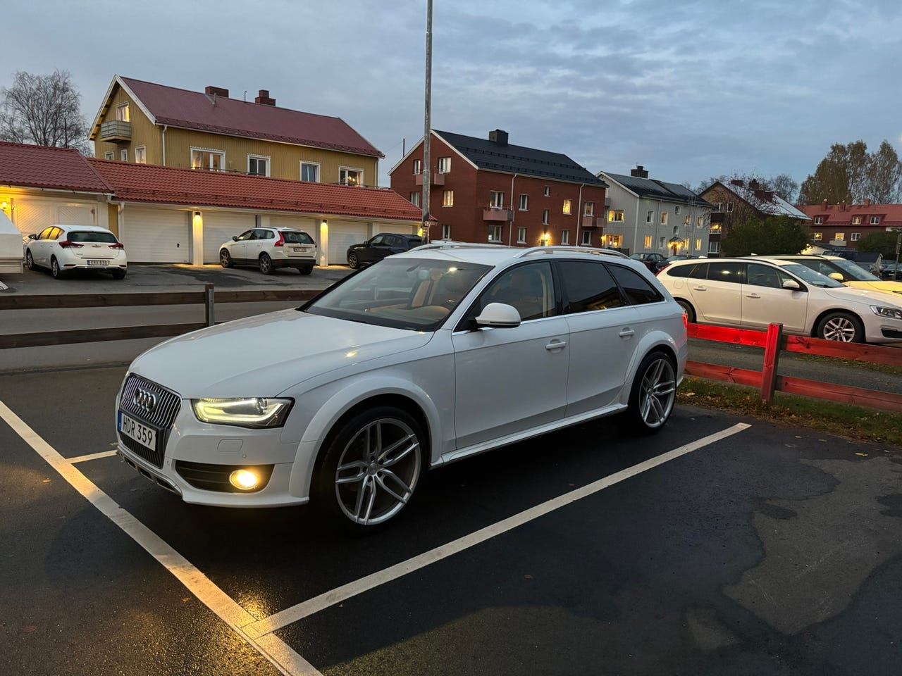 Audi A4 allroad 2016 – bild 1 av 4