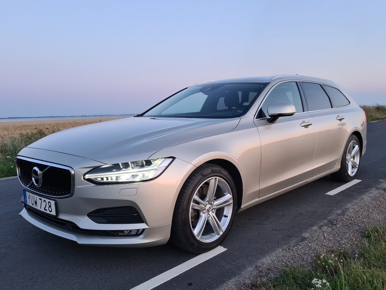 Volvo V90 2018 – bild 1 av 10