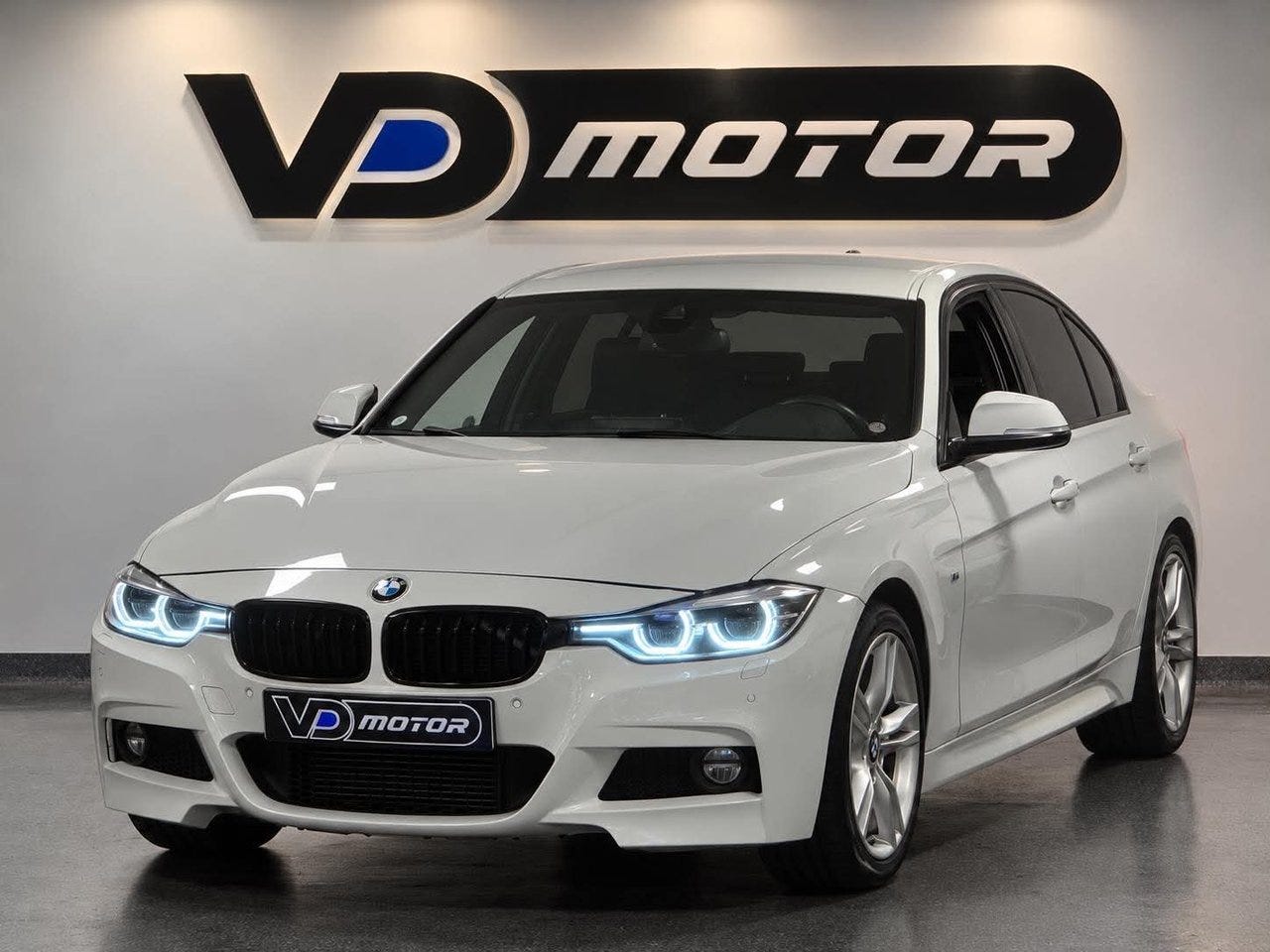 BMW 318d 2018 – bild 1 av 24