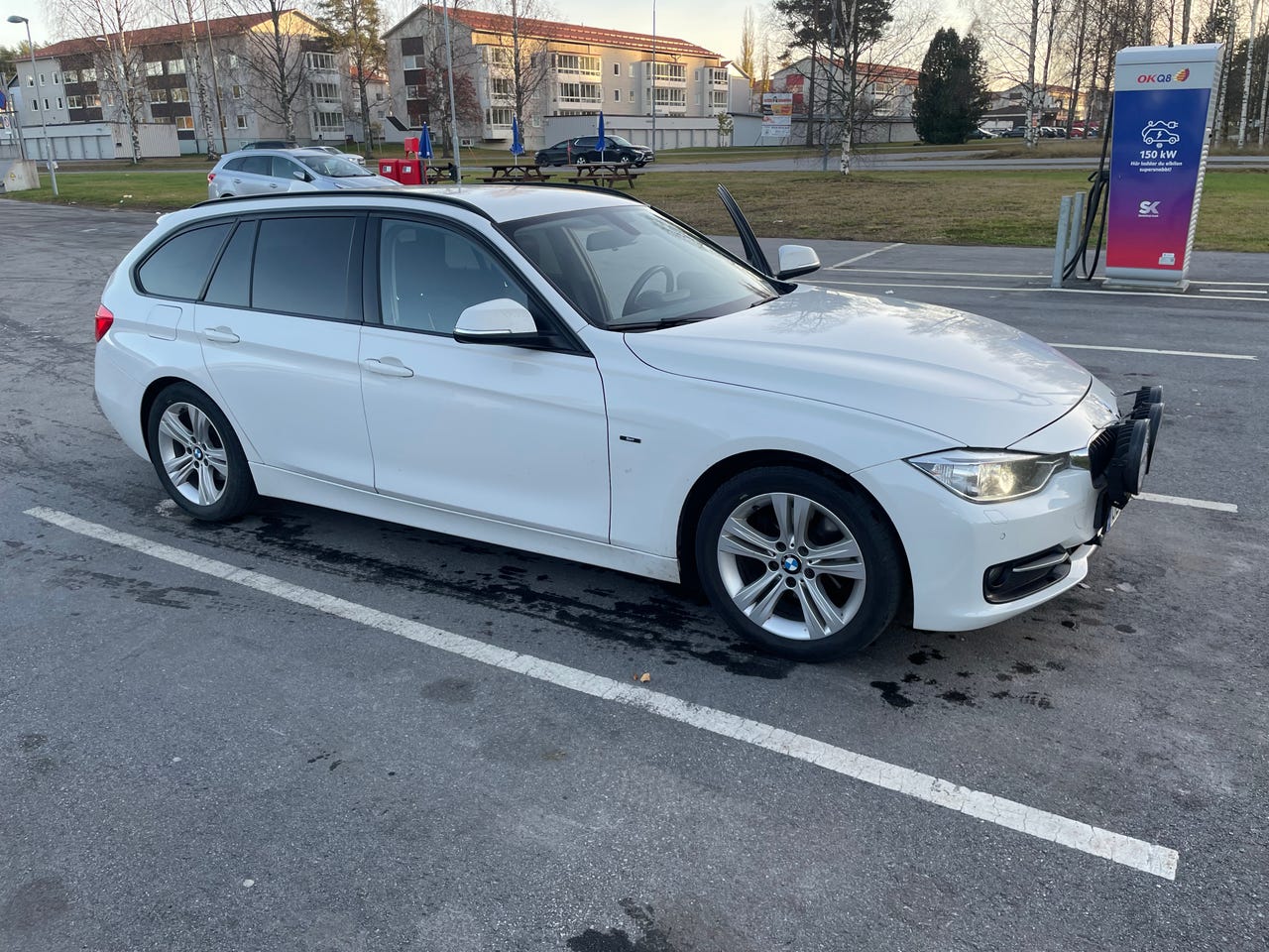 BMW 320d 2013 – bild 1 av 4