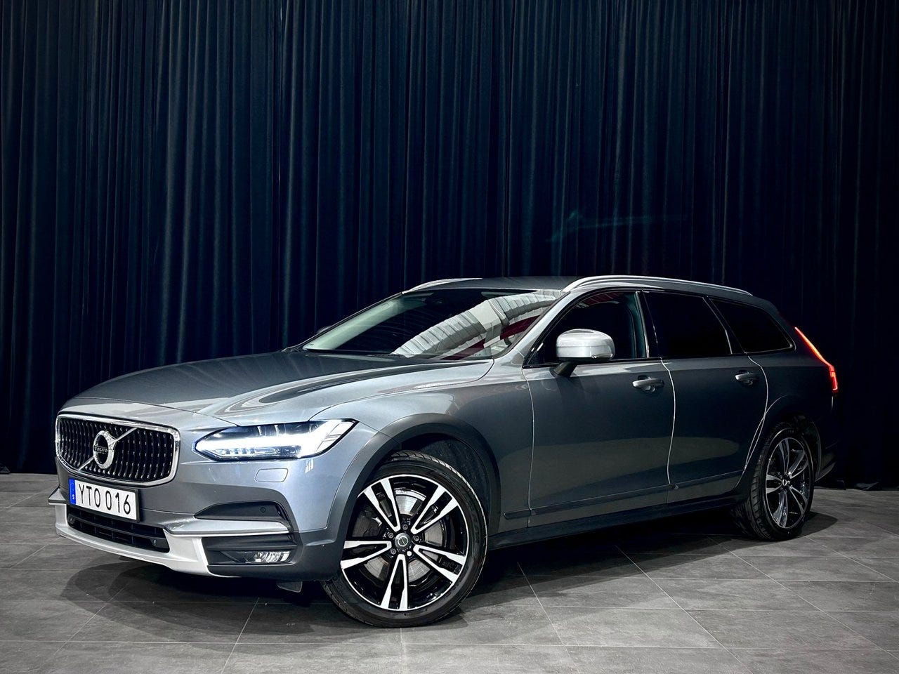 Volvo V90 Cross Country 2019 – bild 1 av 24