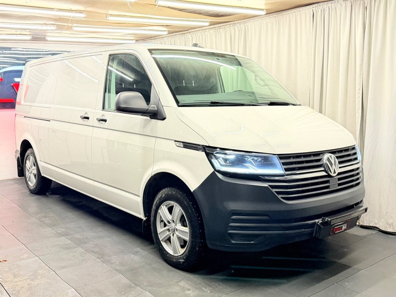 Volkswagen Transporter 2021 – bild 1 av 24