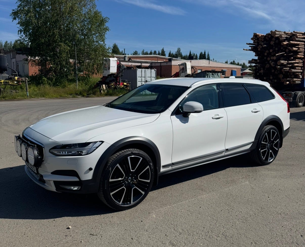 Volvo V90 Cross Country 2018 – bild 1 av 4