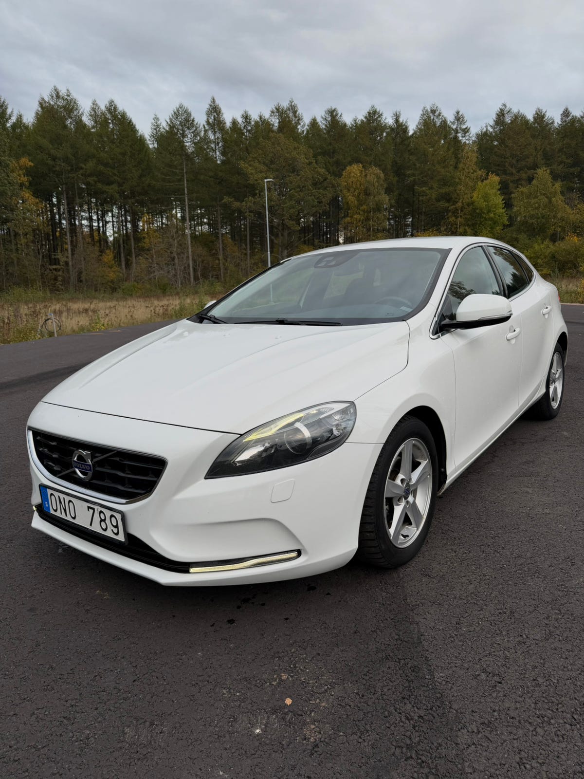 Volvo V40 2014 – bild 1 av 11