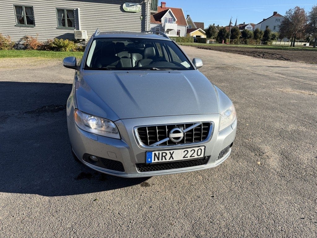 Volvo V70 2010 – bild 1 av 6