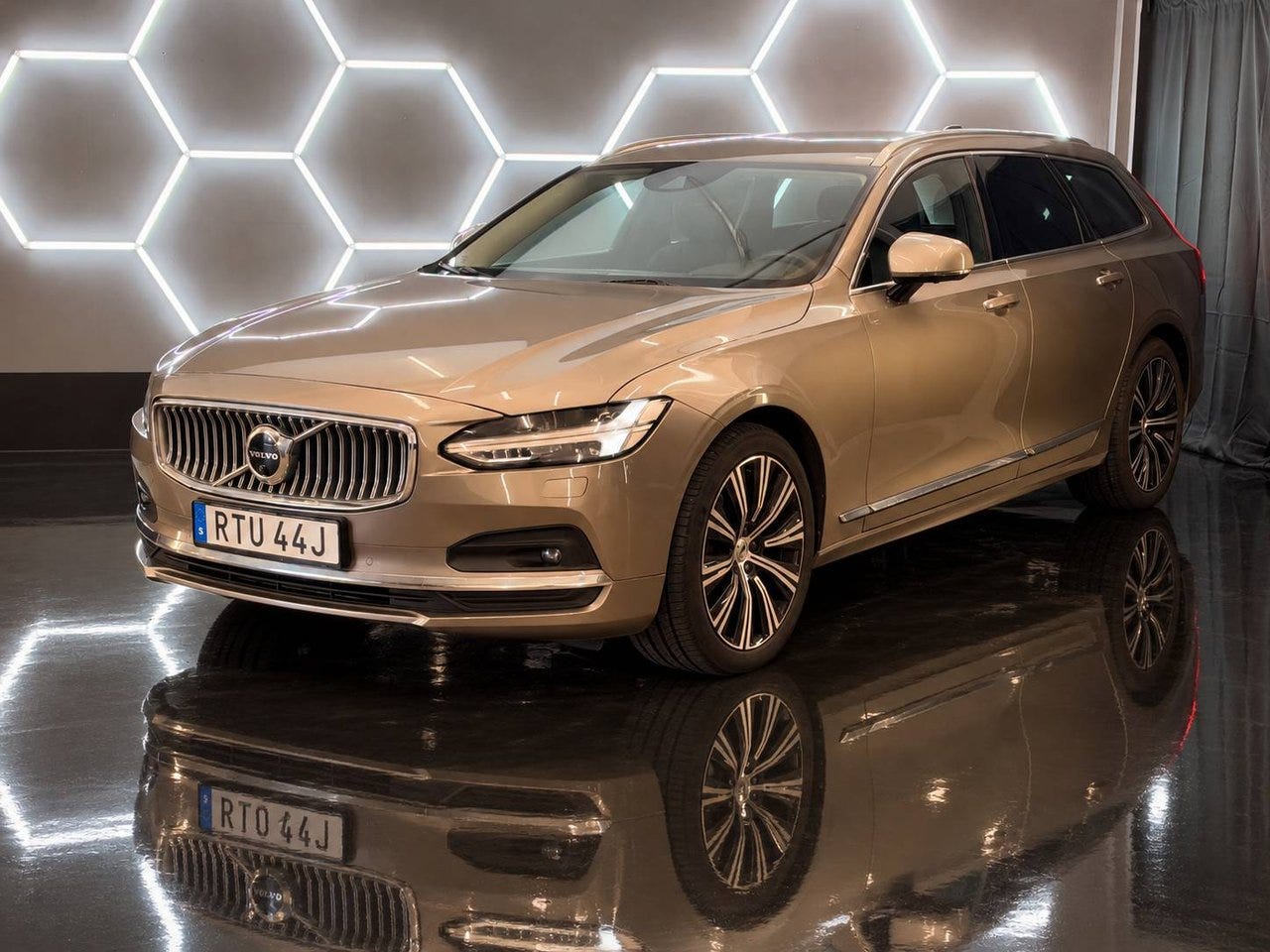 Volvo V90 2021 – bild 1 av 24