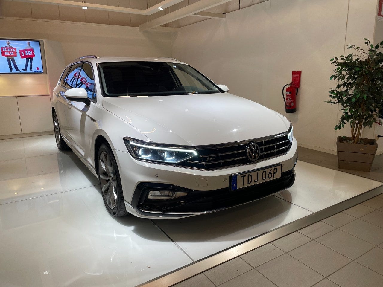 Volkswagen Passat 2020 – bild 1 av 11