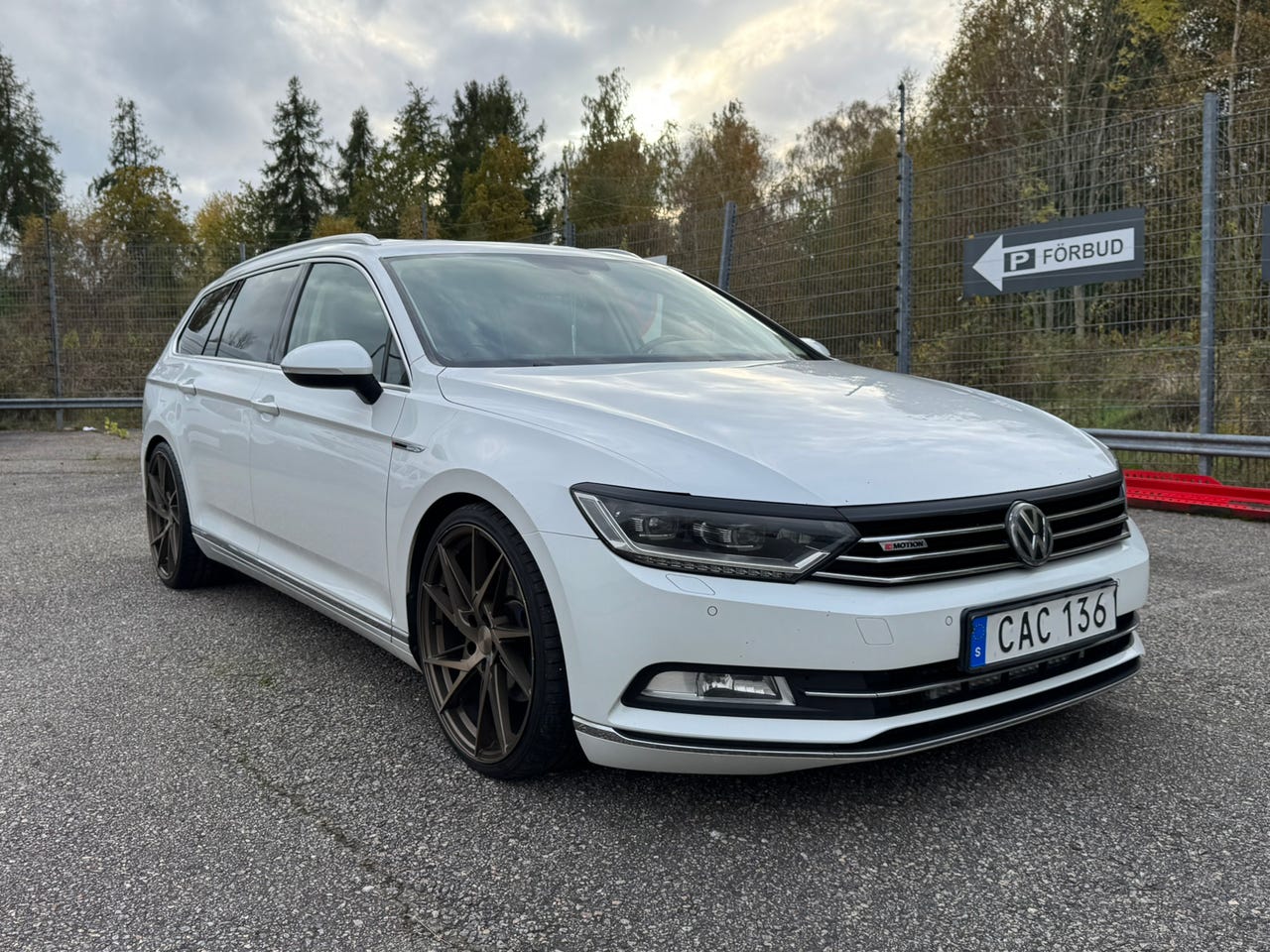 Volkswagen Passat 2015 – bild 1 av 6