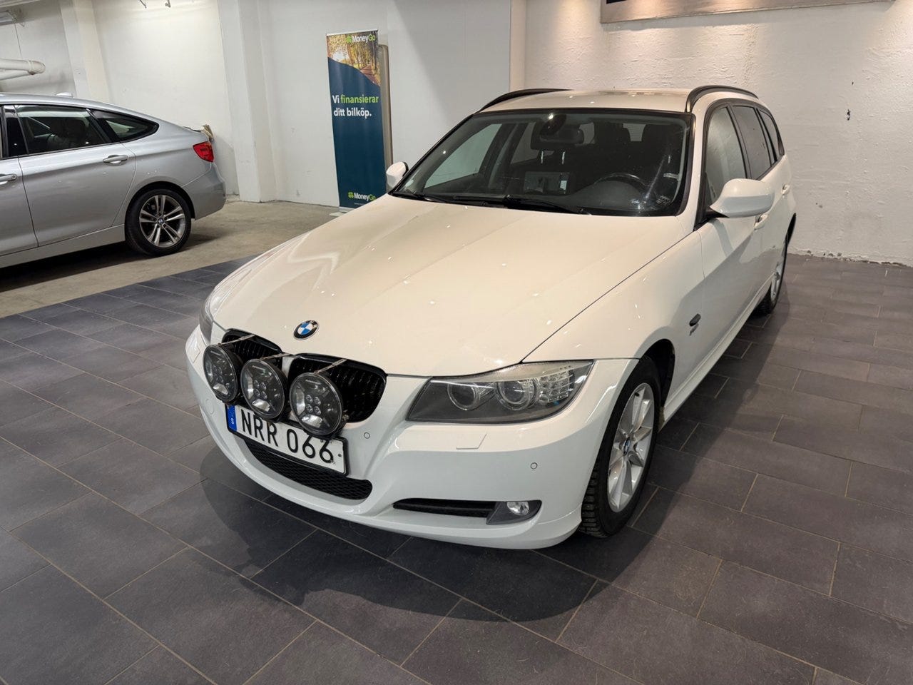 BMW 320d 2012 – bild 1 av 18