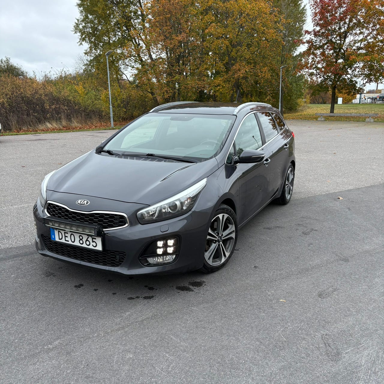 Kia Ceed 2016 – bild 1 av 10