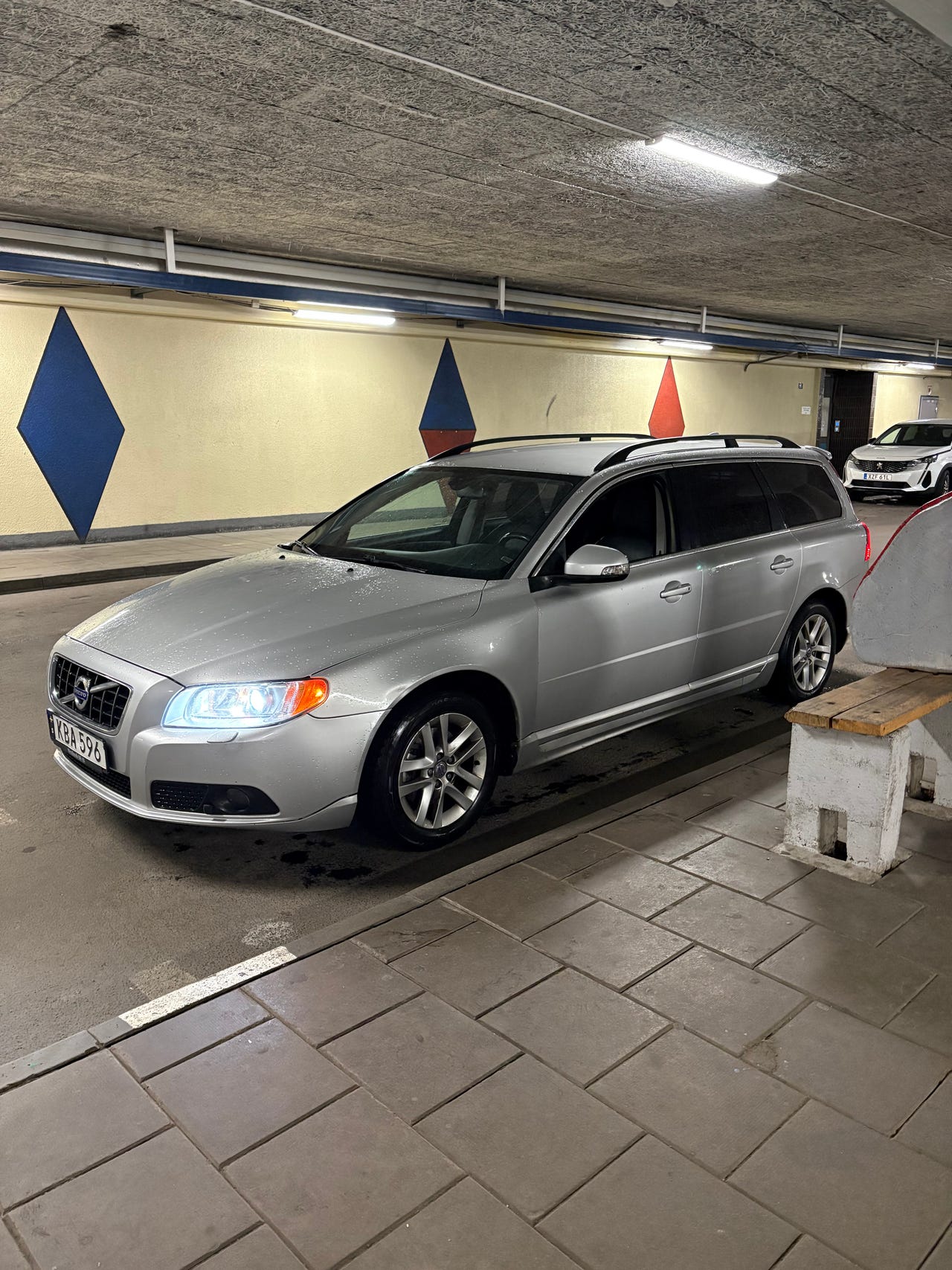Volvo V70 2010 – bild 1 av 9
