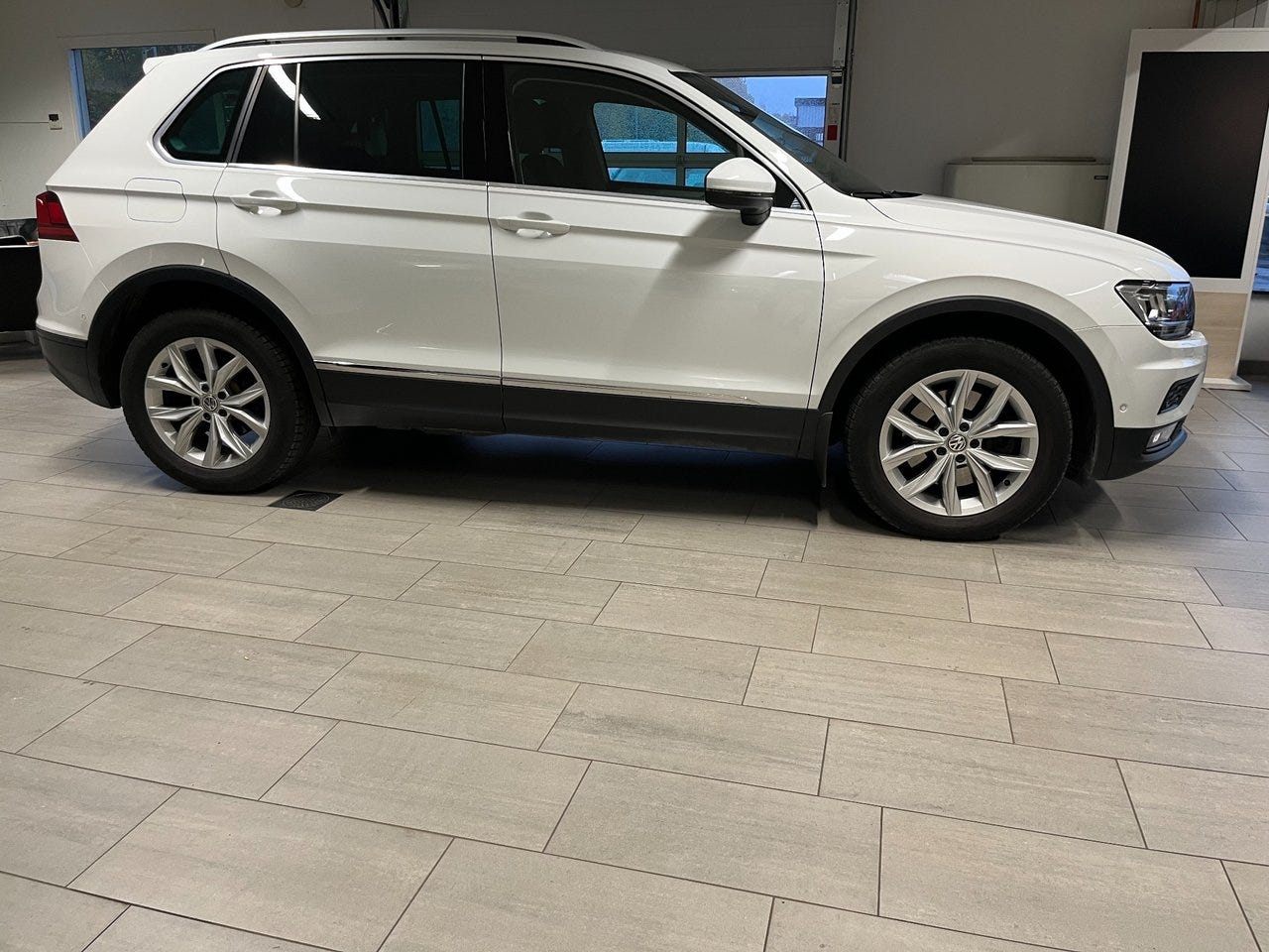 Volkswagen Tiguan 2020 – bild 1 av 9