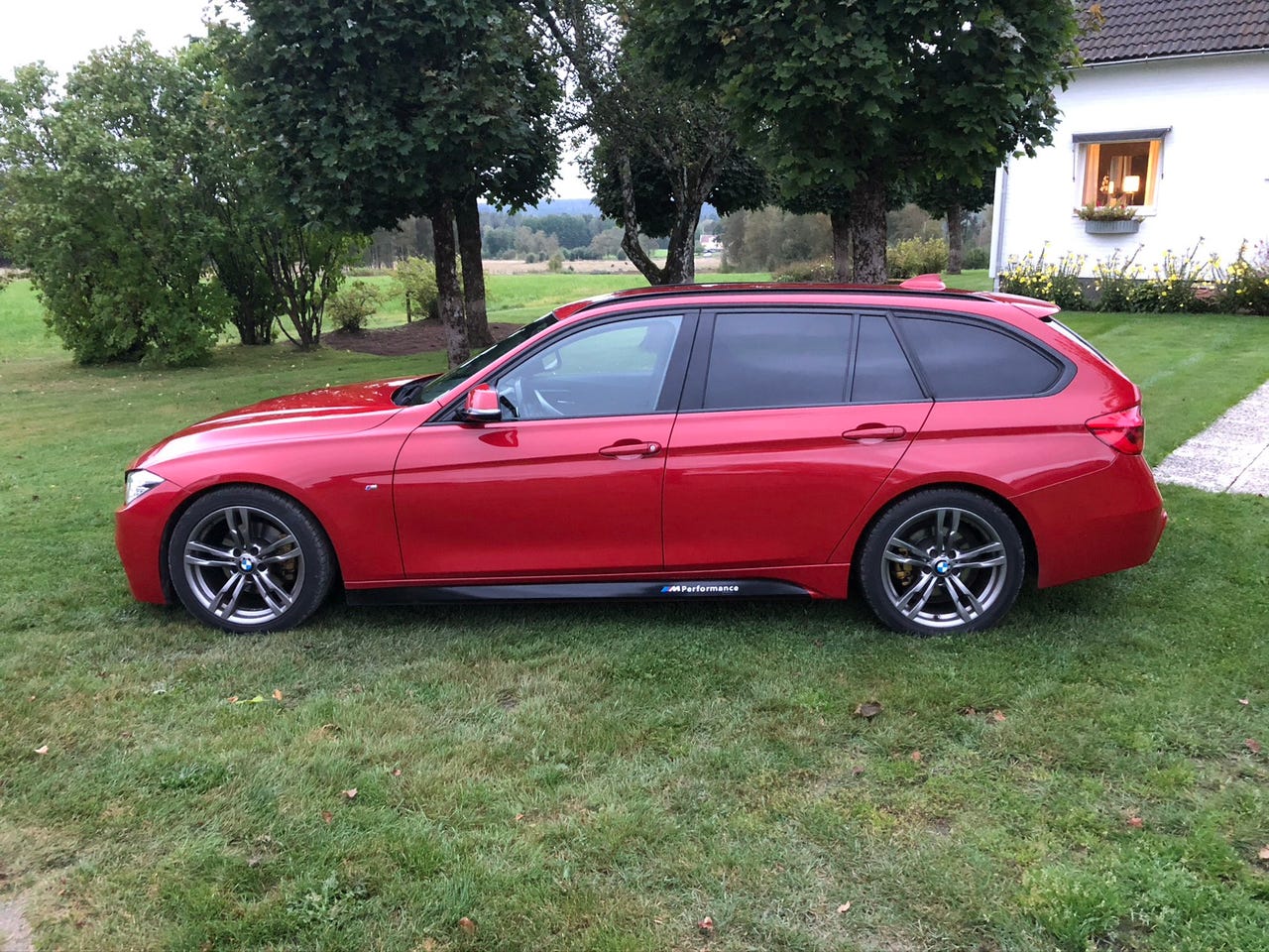BMW 320d 2016 – bild 1 av 5