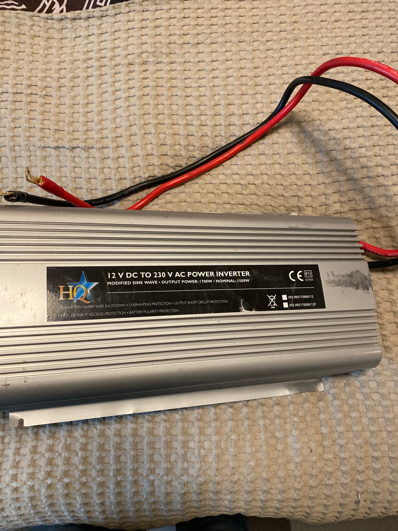 HQ Fix 12V till 230V växelriktare med dubbla uttag | Blocket