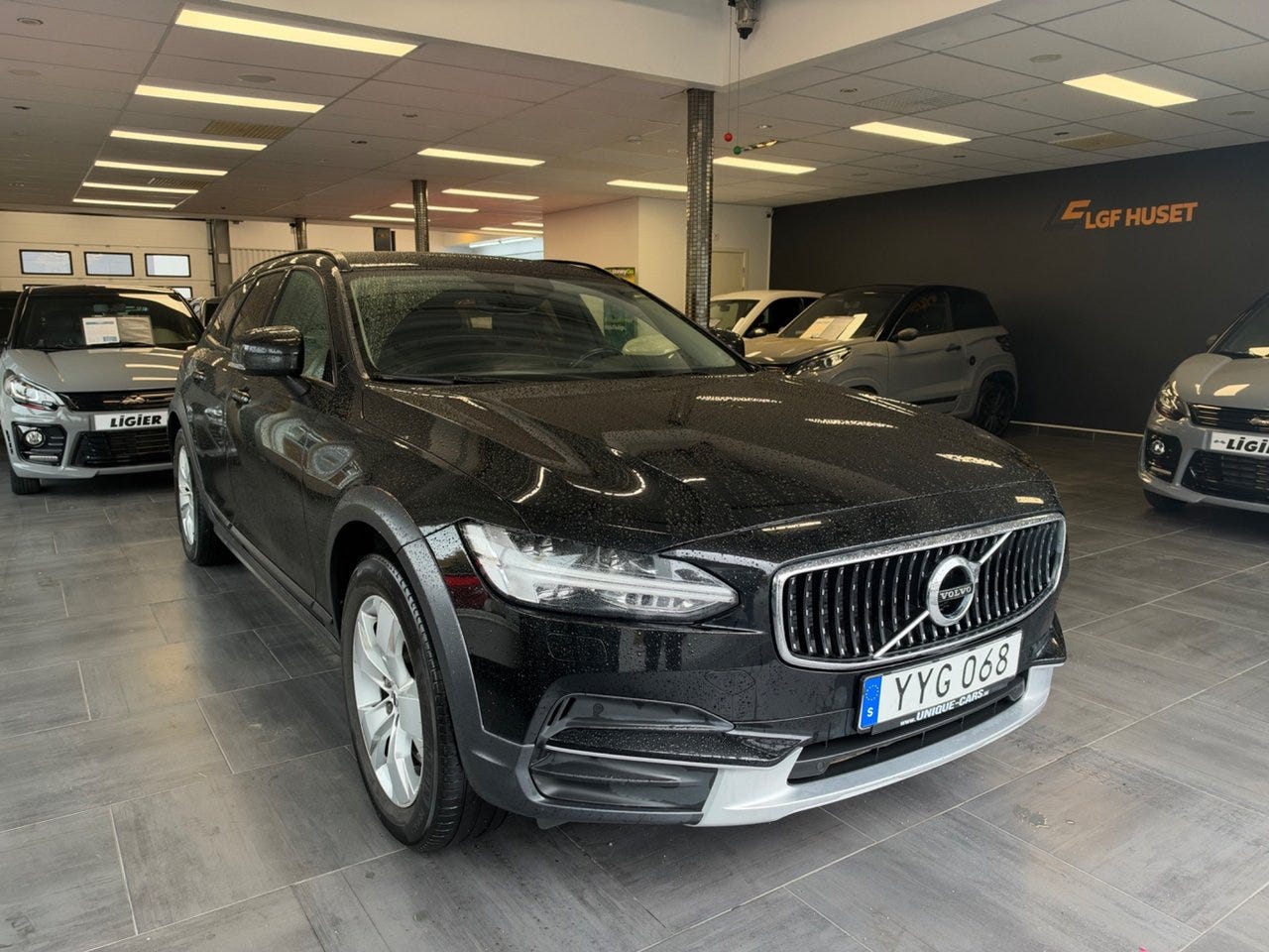 Volvo V90 Cross Country 2018 – bild 1 av 17