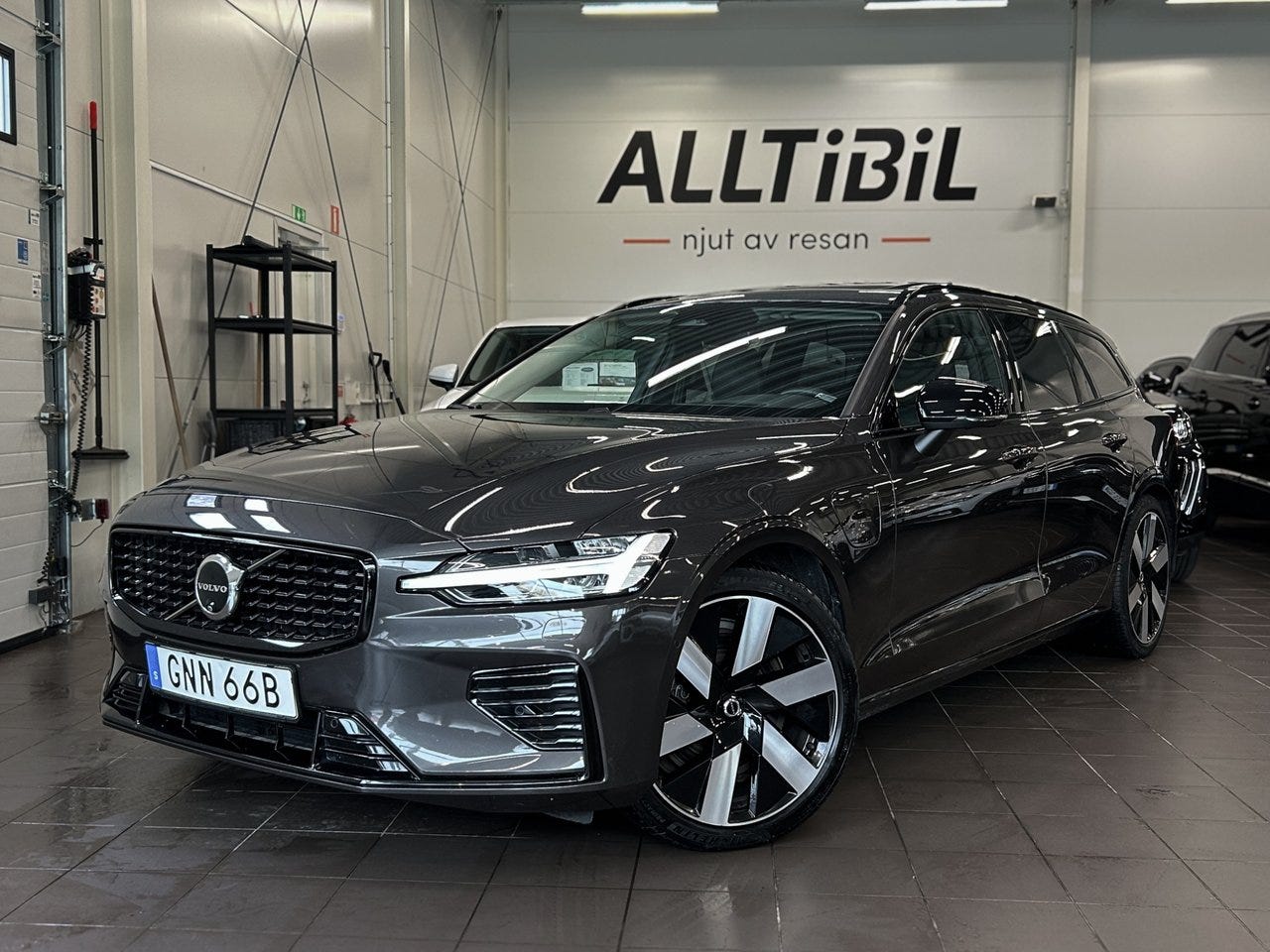 Volvo V60 2024 – bild 1 av 24