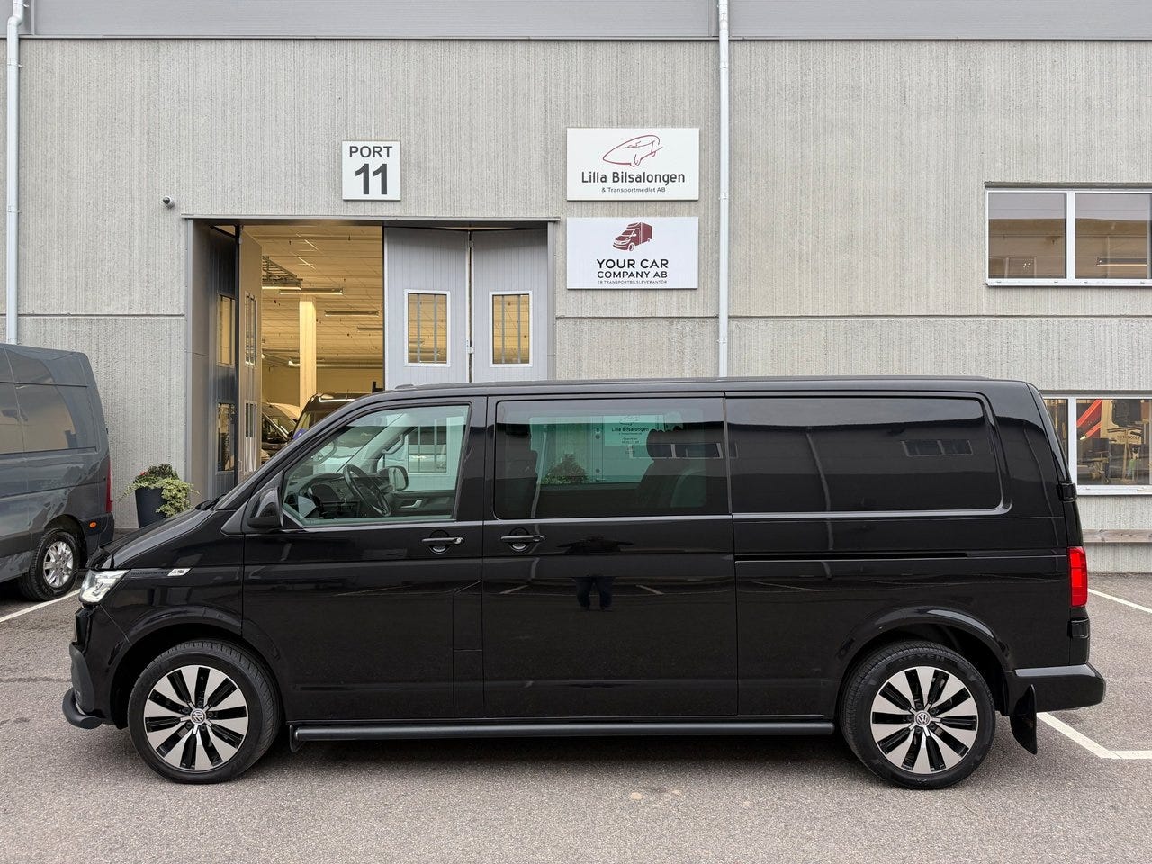 Volkswagen Transporter 2023 – bild 1 av 24