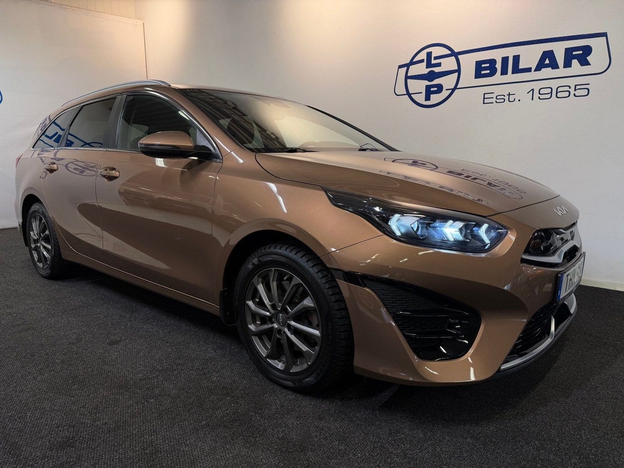 Kia Ceed 2023 – bild 1 av 23