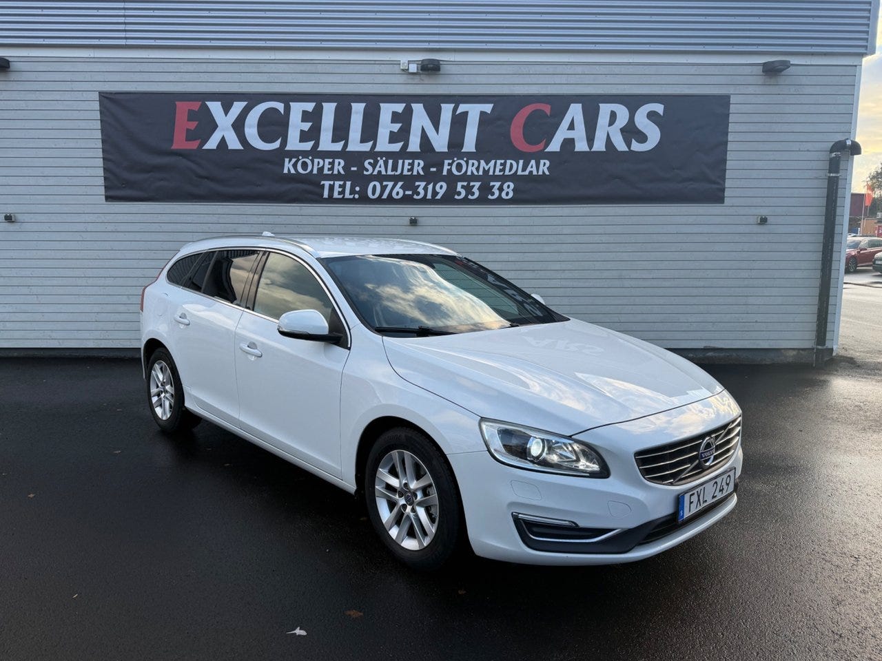 Volvo V60 2016 – bild 1 av 12