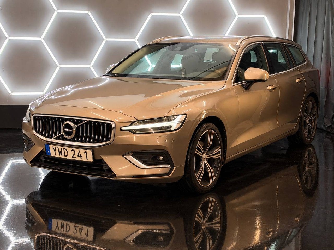 Volvo V60 2019 – bild 1 av 24