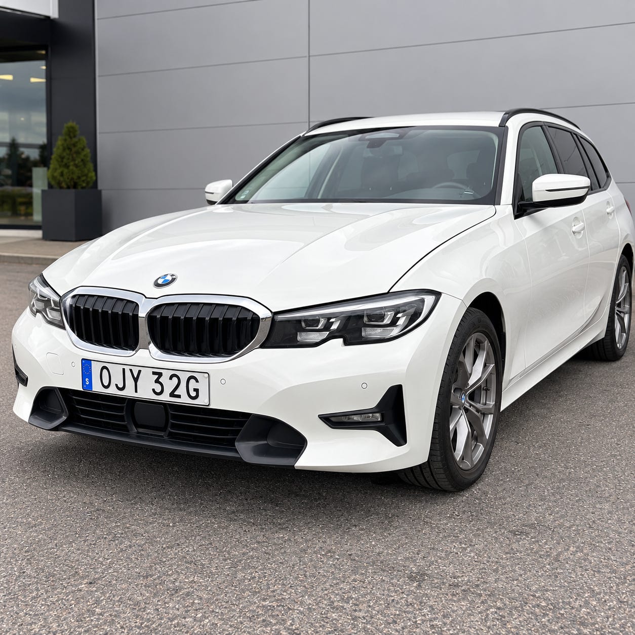 BMW 320d 2020 – bild 1 av 18