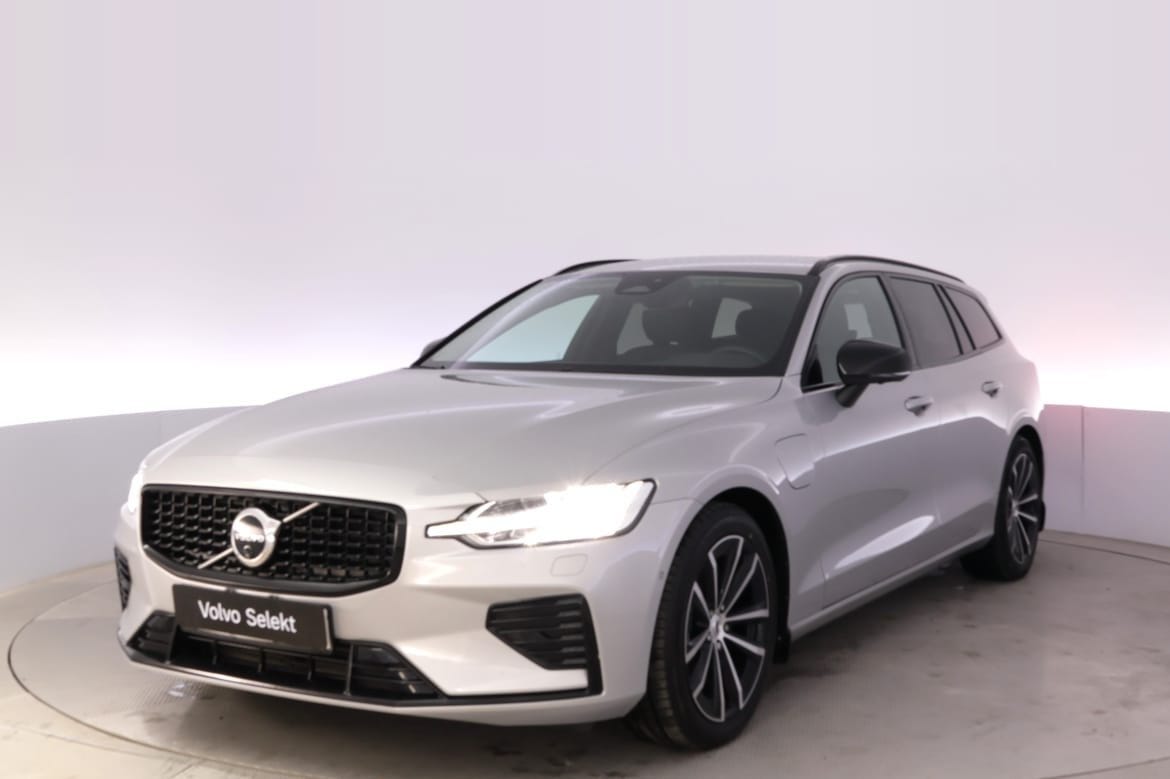 Volvo V60 2025 – bild 1 av 20